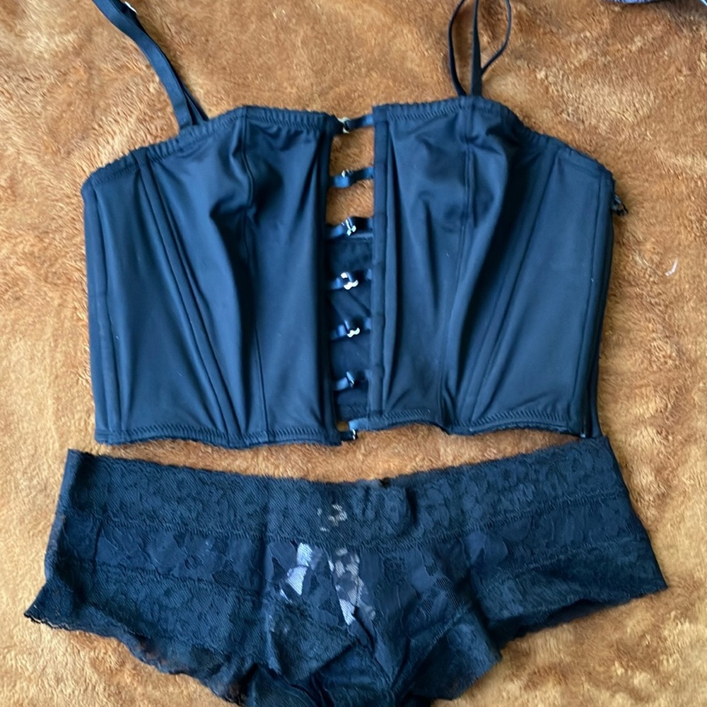Victoria’s Secret Bustier and panty set - black - size M